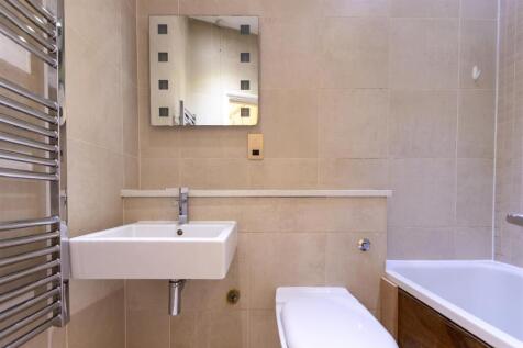 bathroom 2 (1 of 1).jpg