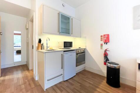 Kitchen area (1 of 1).jpg