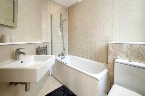 Bathroom 3 (1 of 1).jpg