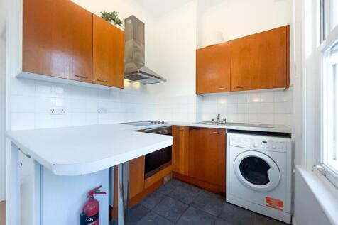 kitchen area. (1 of 1).jpg