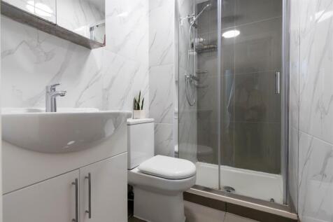 en-suite 1.jpg