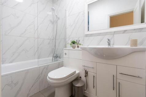 en-suite 2.jpg