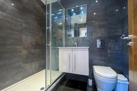 bathroom 2 (1 of 1).jpg