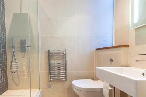 en-suite 1 (1 of 1).jpg