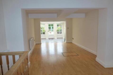 Living area.jpg