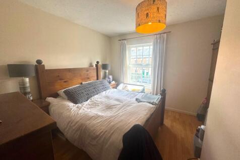 Bedroom 1.jpg