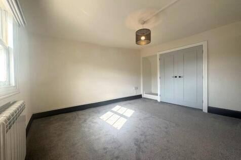Bedroom 1 pic 2.jpg