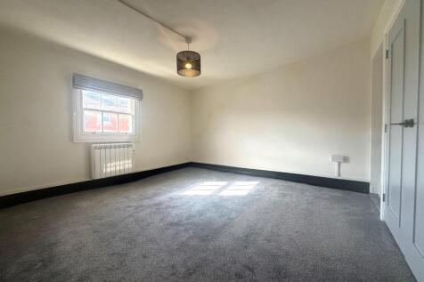 Bedroom 1.jpg