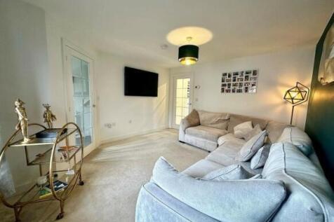Living room pic 2.jpeg