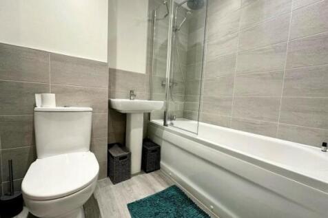 Main bathroom.jpeg