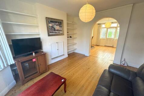 Living room pic 2.jpeg