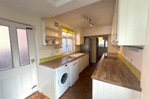 Kitchen pic 2.jpeg