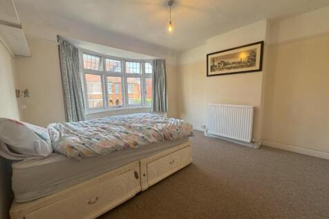 Bedroom 1.jpeg