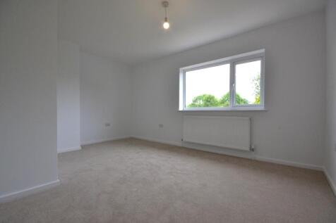 Bedroom 1 pic 2.JPG