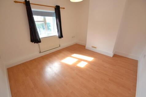 Bedroom 1 pic 1.JPG