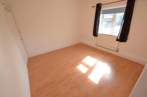 Bedroom 1 pic 2.JPG