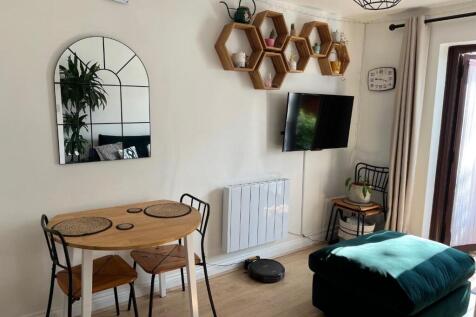 Living area.jpg