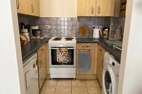 Kitchen pic 1.jpg