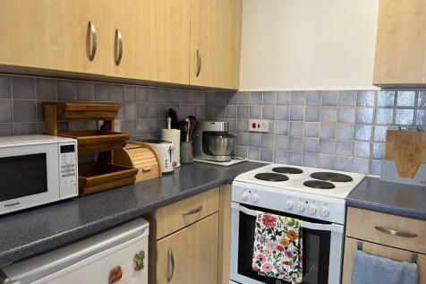 Kitchen pic 2.jpg