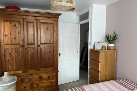 Bedroom pic 3.jpg