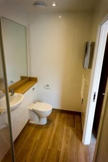 1 bed ensuite b.jpg