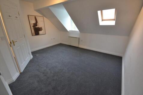Bedroom 1 pic 2.JPG