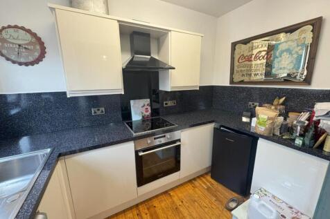 Kitchen pic 1.jpg
