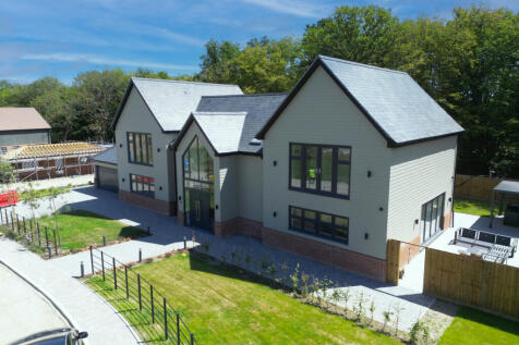 4 &amp; 5 Bedroom Detached Homes