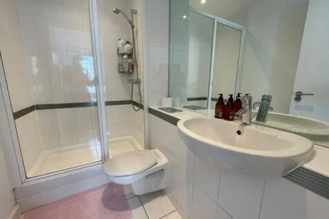 ensuite.jpg