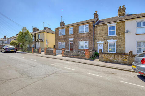 End of Terrace three bedroom house