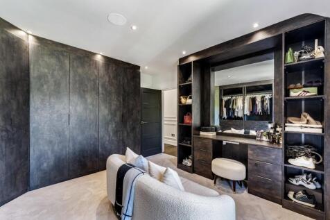Bed 5/ Dressing Room