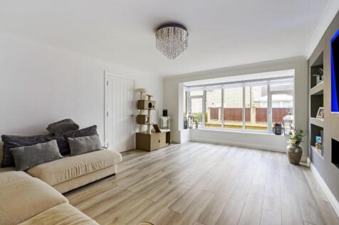 87787_6 Cairn Avenue Guiseley  (10)_low.jpg