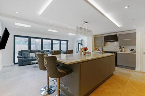 87787_6 Cairn Avenue Guiseley  (12)_low.jpg
