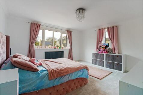 87787_6 Cairn Avenue Guiseley  (30)_low.jpg