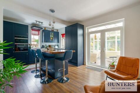 99933_5 Leeds Road Rawdon (4) - Copy_low.jpg