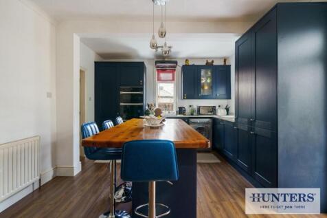 99933_5 Leeds Road Rawdon (5) - Copy_low.jpg