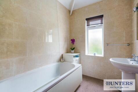 99933_5 Leeds Road Rawdon (18) - Copy_low.jpg