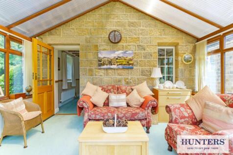 93787_39 Gill Lane Yeadon (17) - Copy_low.jpg