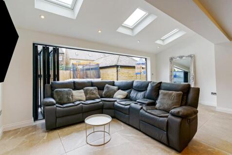 87787_6 Cairn Avenue Guiseley  (9)_low.jpg