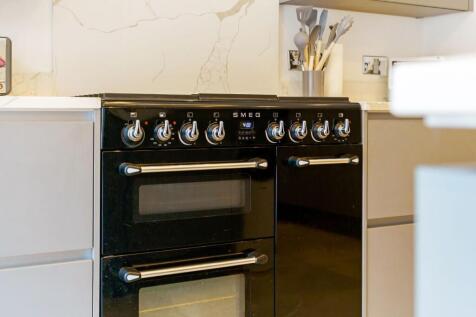 87787_6 Cairn Avenue Guiseley  (16)_low.jpg