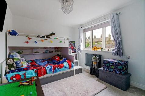 87787_6 Cairn Avenue Guiseley  (21)_low.jpg