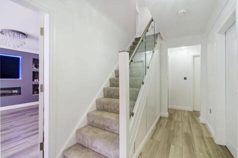 87787_6 Cairn Avenue Guiseley  (23)_low.jpg