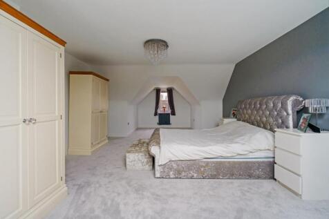 87787_6 Cairn Avenue Guiseley  (24)_low.jpg