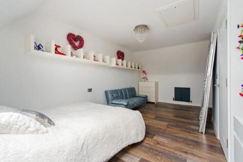 87787_6 Cairn Avenue Guiseley  (28)_low.jpg