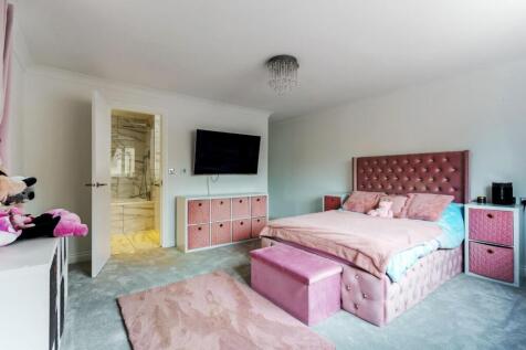 87787_6 Cairn Avenue Guiseley  (32)_low.jpg