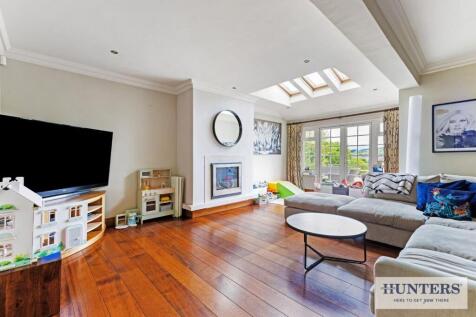 95745_22 Ridgeway Guiseley (5) - Copy_low.jpg