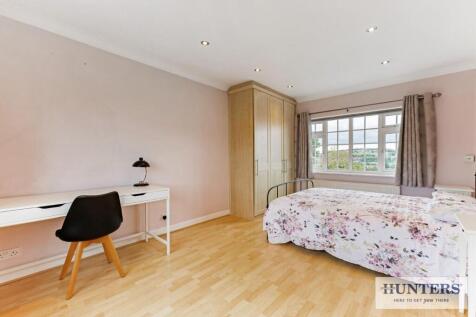 95745_22 Ridgeway Guiseley (19) - Copy_low.jpg