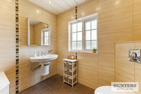 95745_22 Ridgeway Guiseley (22) - Copy_low.jpg