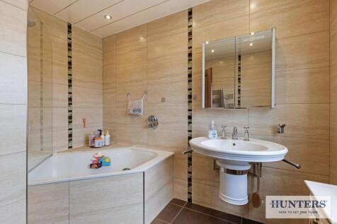 95745_22 Ridgeway Guiseley (23) - Copy_low.jpg