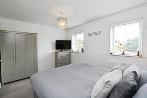pbox-bedroom-332432.JPG